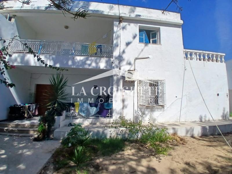 Villa à rénover S+4 à La Soukra 